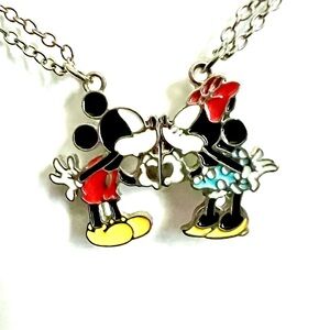 Mickey and Minnie Mouse Kissing magnetic Necklace 9” chains